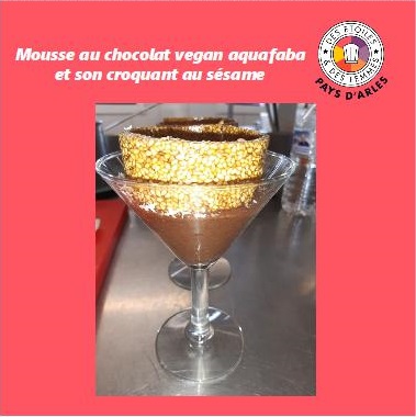 Mousse au chocolat vegan aquafaba et son craquant au sésame